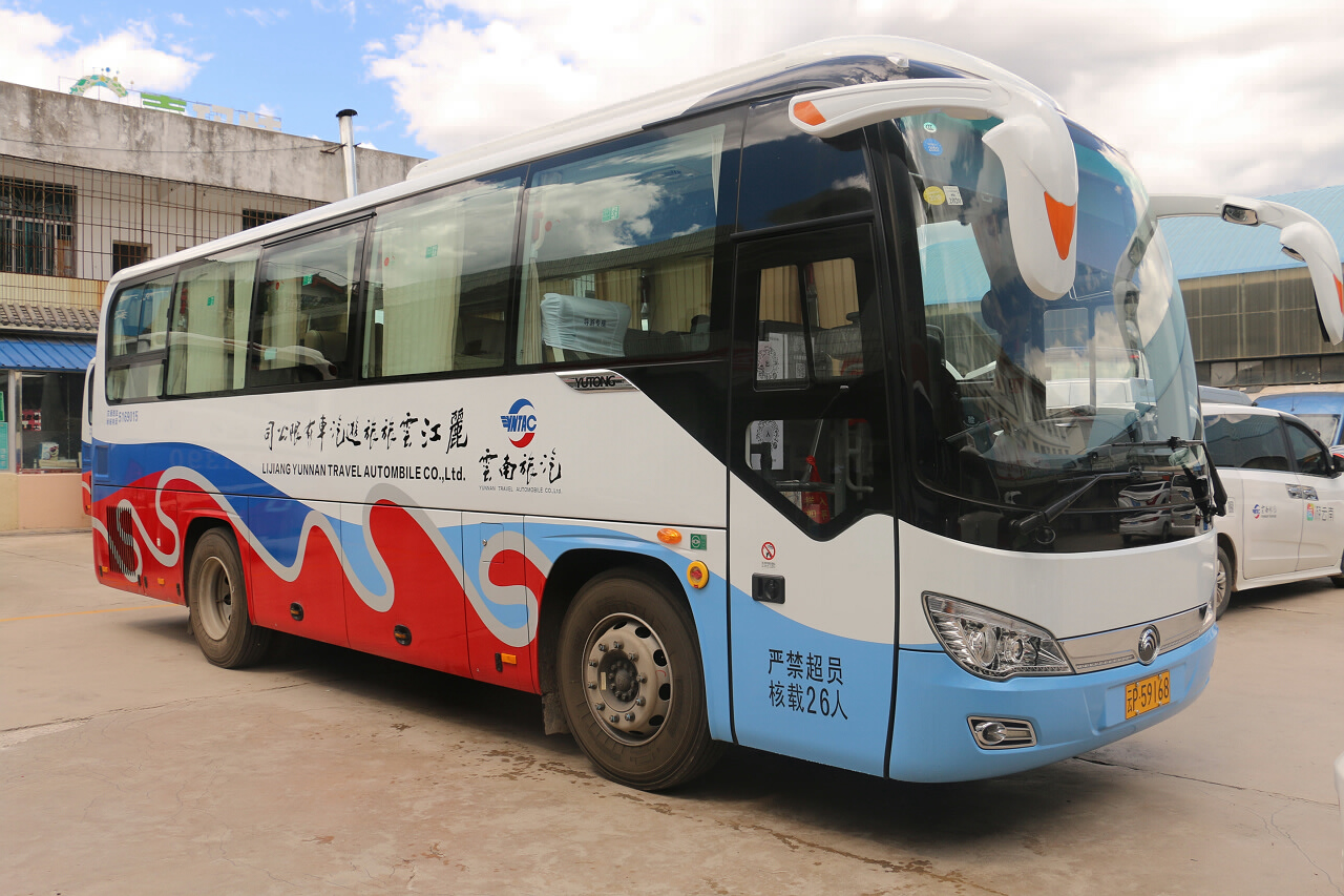 麗江企業會獎旅游包車租車自駕之推薦宇通2+1豪華車型