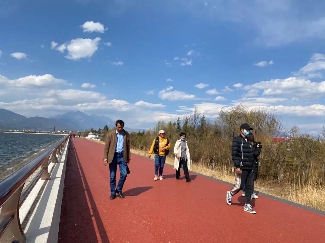 麗江這里環海而建的長廊，你不來看看？